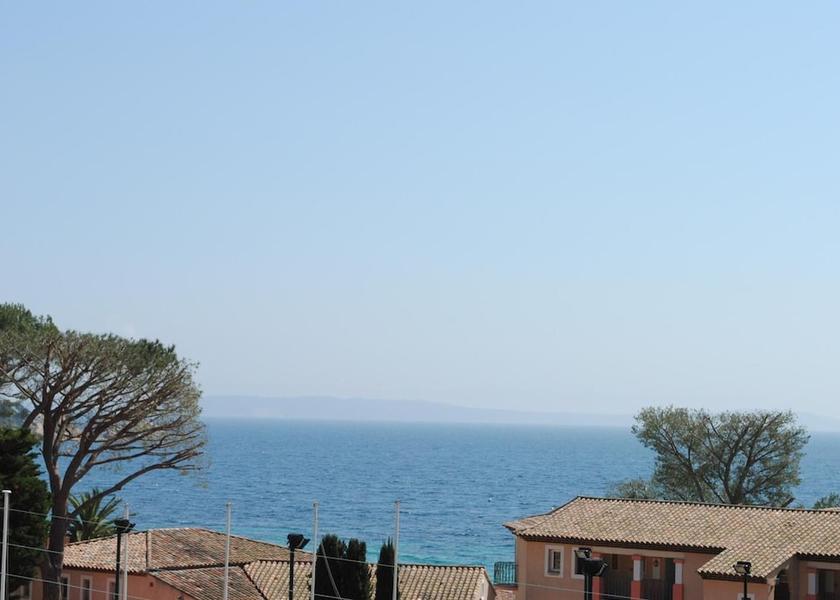 Var Le Lavandou Property Grounds