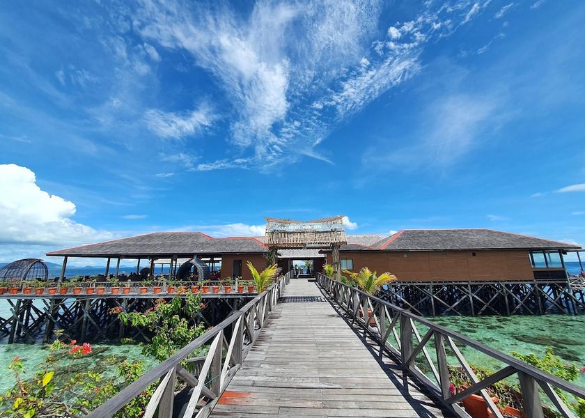  Mabul Island Exterior Detail