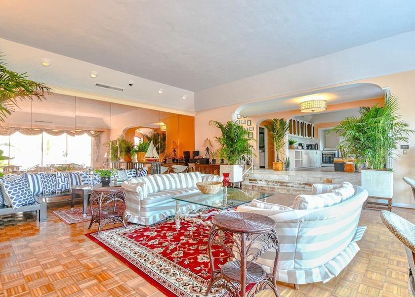  Nassau Breakfast Area