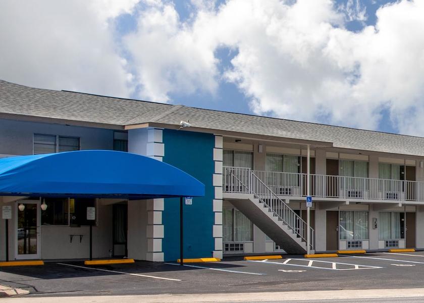 Florida Apopka Facade