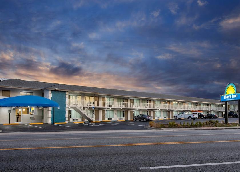 Florida Apopka Facade