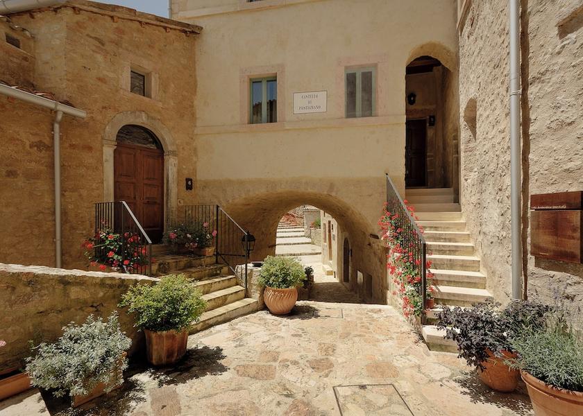 Umbria Sellano Exterior Detail