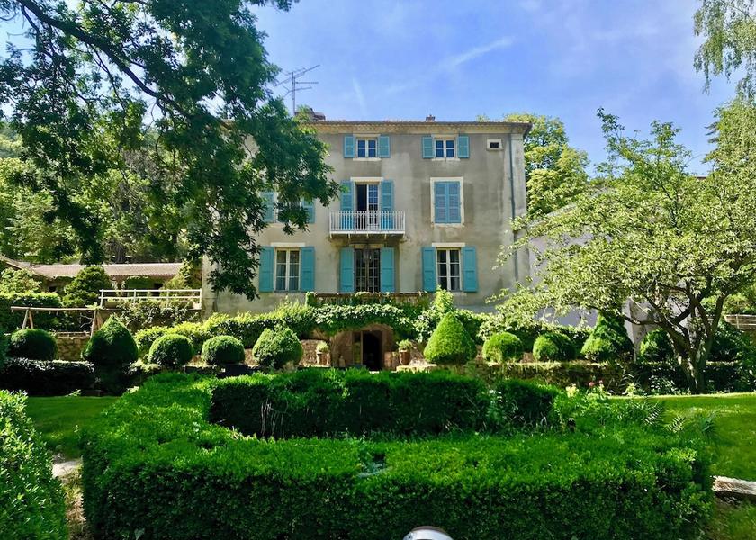 Auvergne-Rhone-Alpes Satillieu Facade