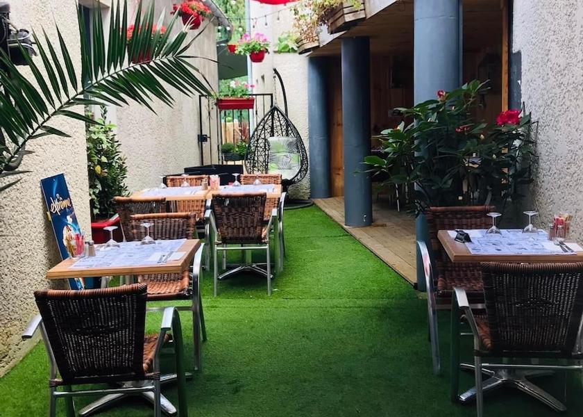 Nouvelle-Aquitaine Saint-Bris-des-Bois Terrace