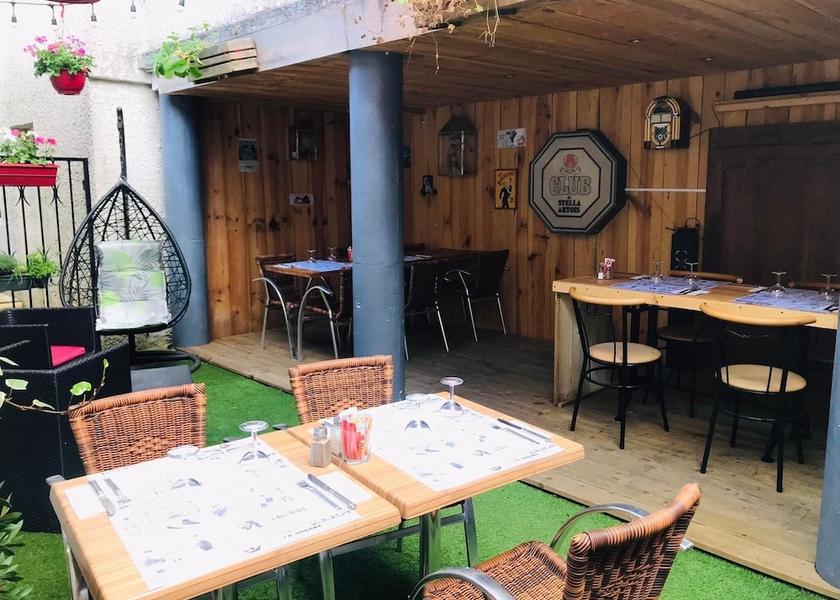 Nouvelle-Aquitaine Saint-Bris-des-Bois Terrace