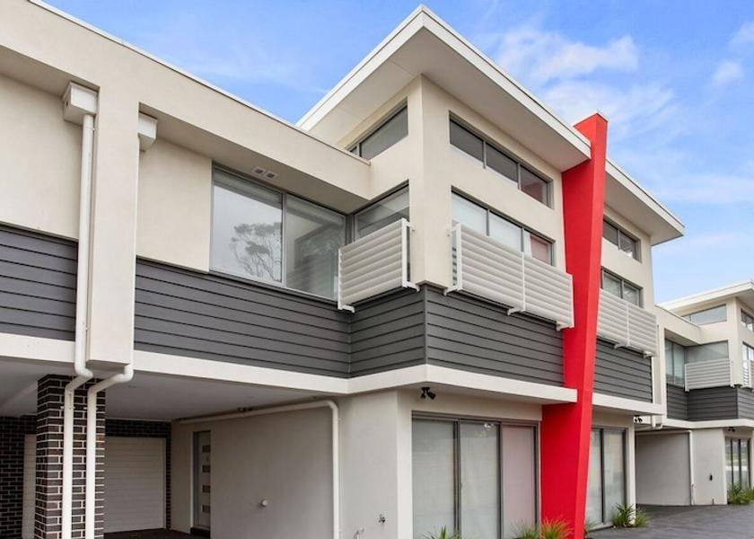 Victoria Cowes Front of property