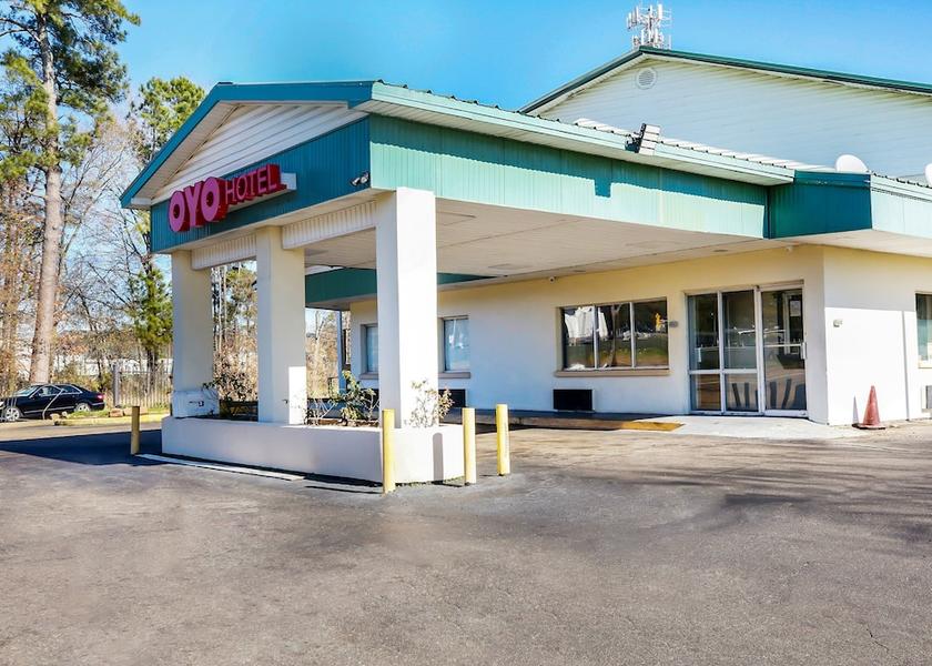 Georgia Jackson Exterior Detail