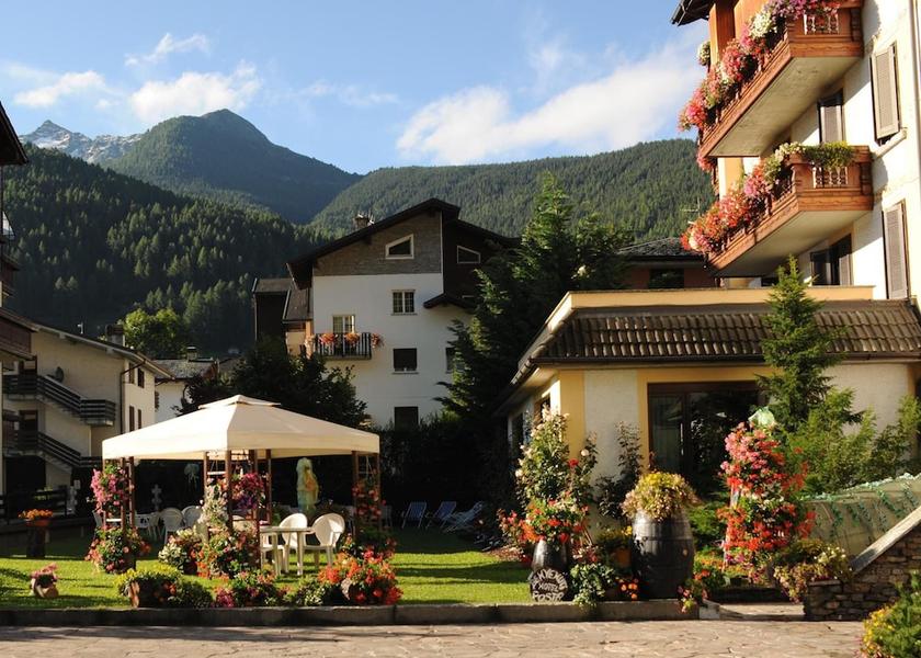 Lombardy Aprica Exterior Detail