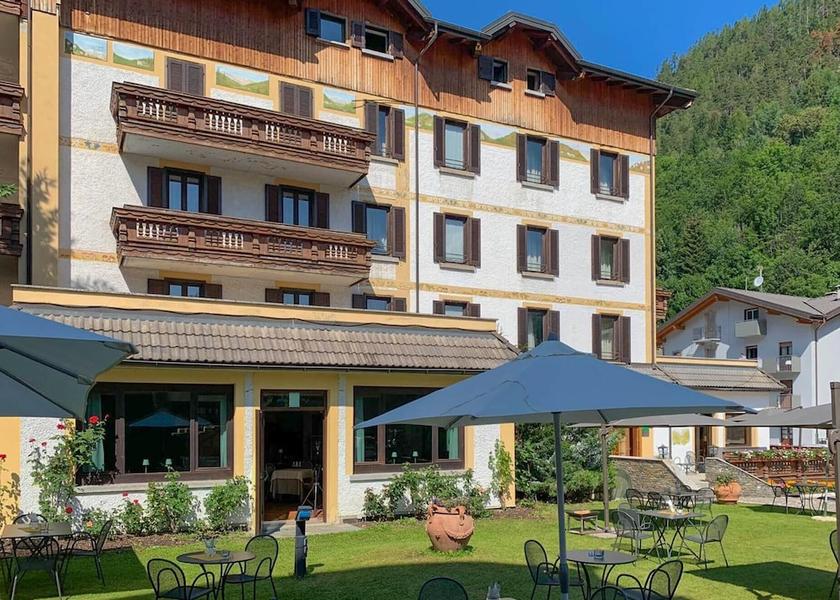 Lombardy Aprica Exterior Detail