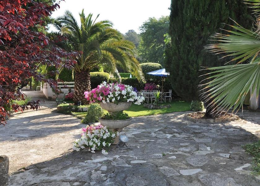Provence - Alpes - Cote d'Azur Mougins Property Grounds
