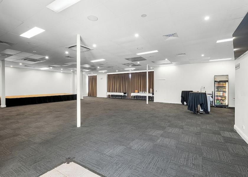 Queensland Cannonvale Business center