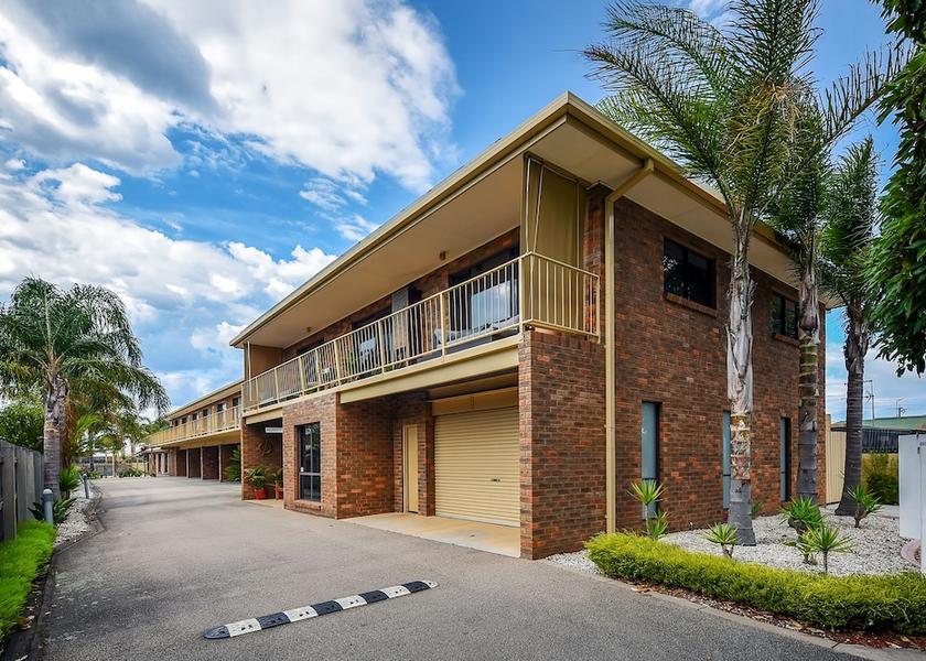 Victoria Lakes Entrance Property entrance