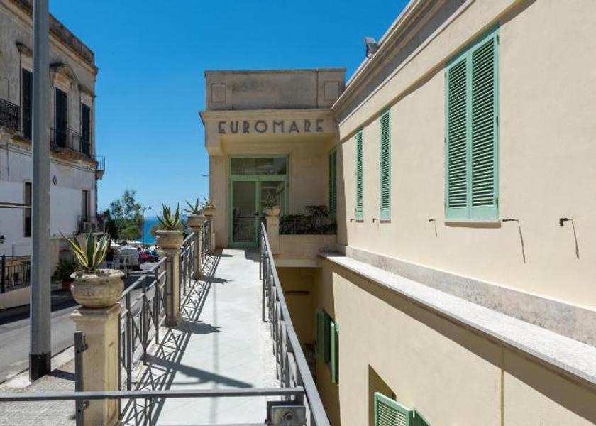 Puglia Castro Entrance