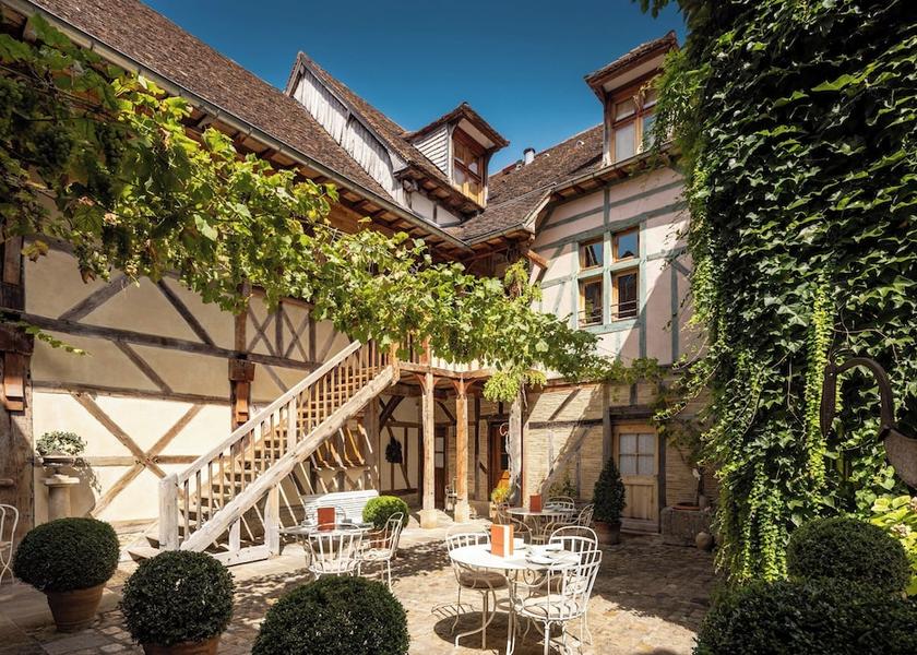 Grand Est Troyes Exterior Detail