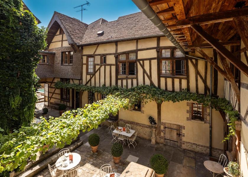 Grand Est Troyes Exterior
