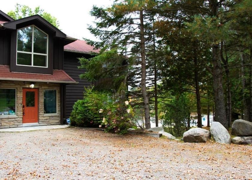 Ontario Huntsville Exterior Detail