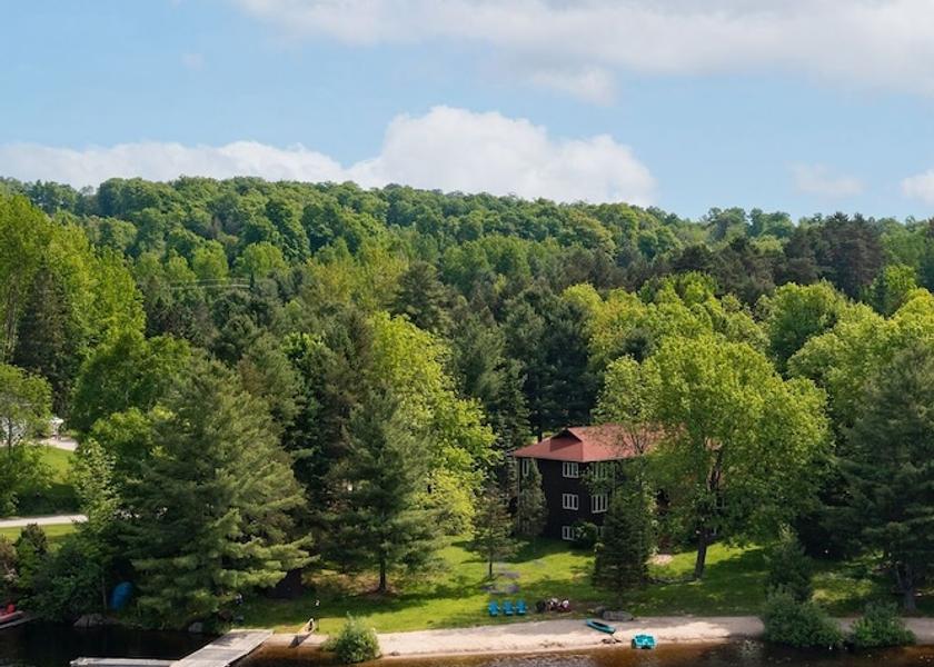 Ontario Huntsville Facade