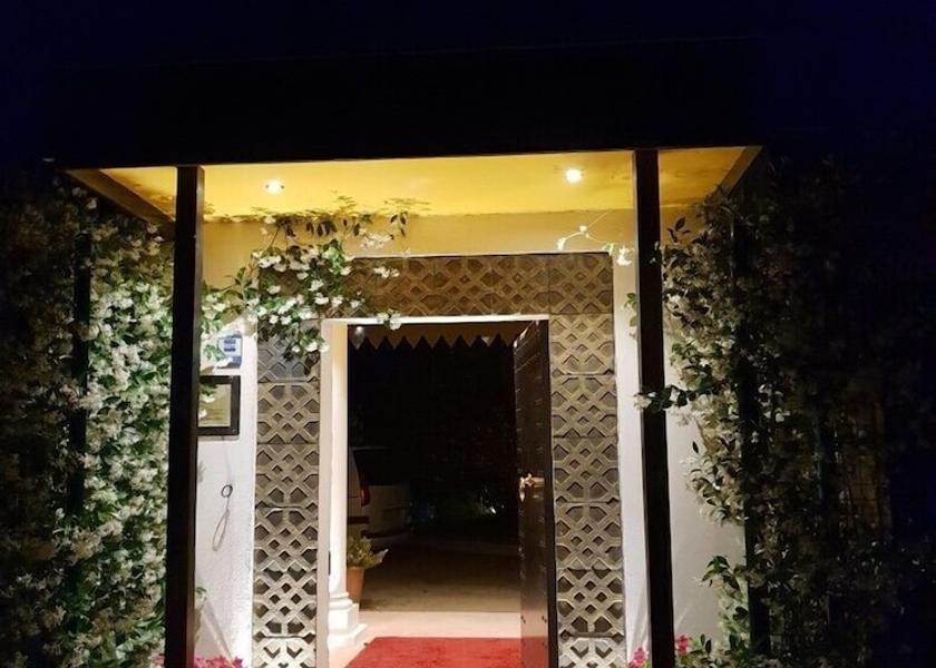 Provence - Alpes - Cote d'Azur Pertuis Facade