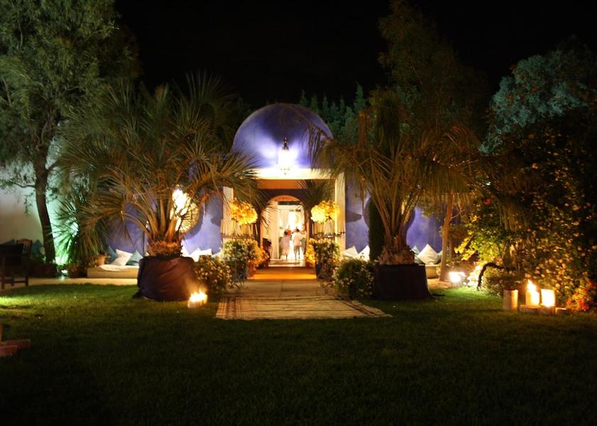 Provence - Alpes - Cote d'Azur Pertuis Facade