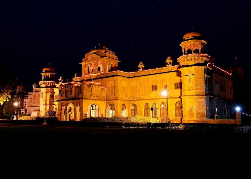 Rajasthan Bikaner Front of property - evening/night