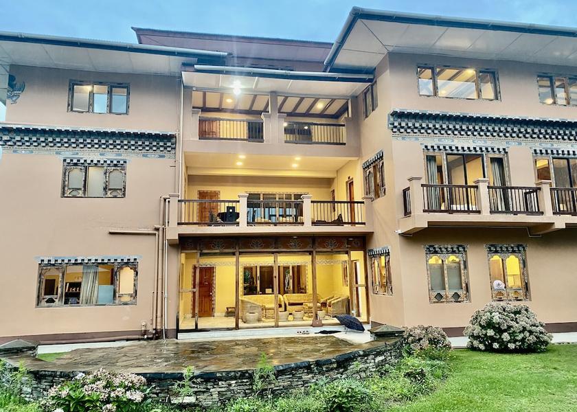 Paro Paro Exterior