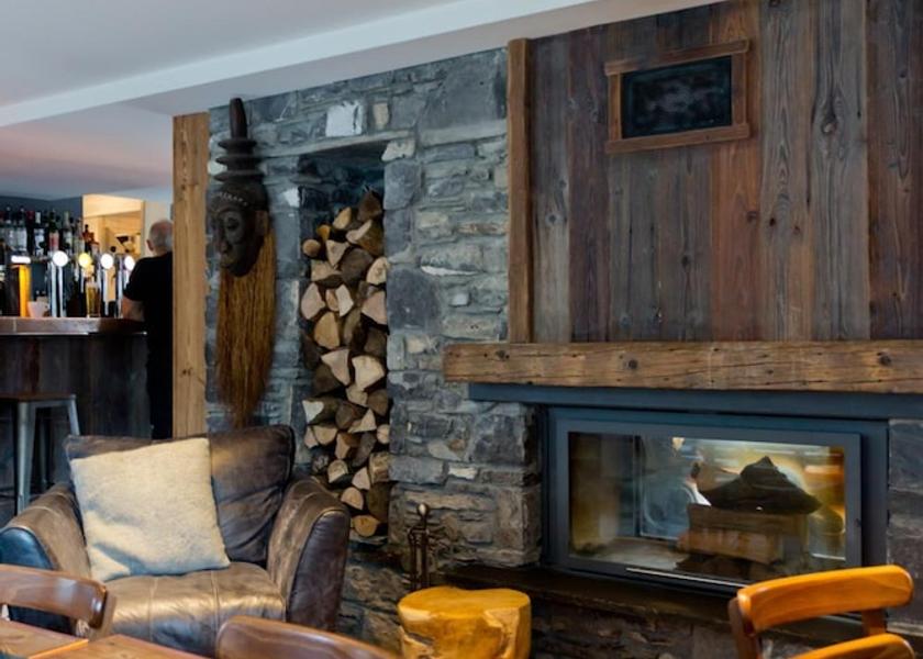 Auvergne-Rhône-Alpes Morzine Bar (on property)