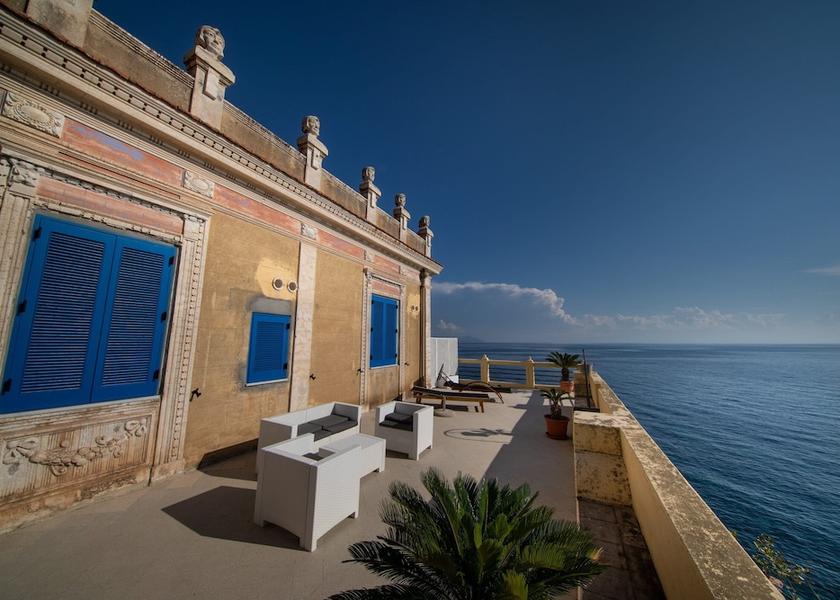 Sicily Leni Exterior Detail