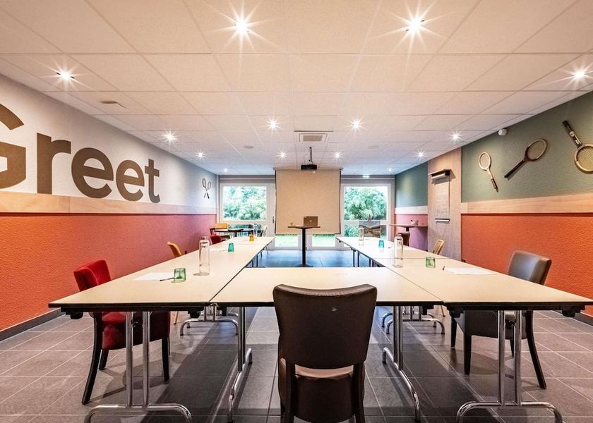 Auvergne-Rhone-Alpes Massieux Meeting Room