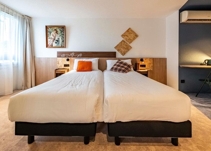 Auvergne-Rhone-Alpes Massieux Room