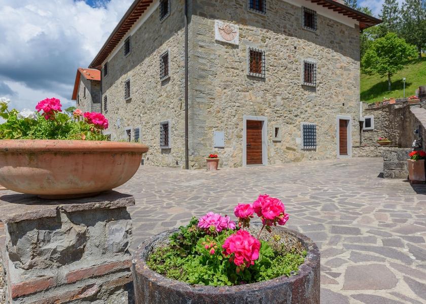 Tuscany Londa Exterior Detail