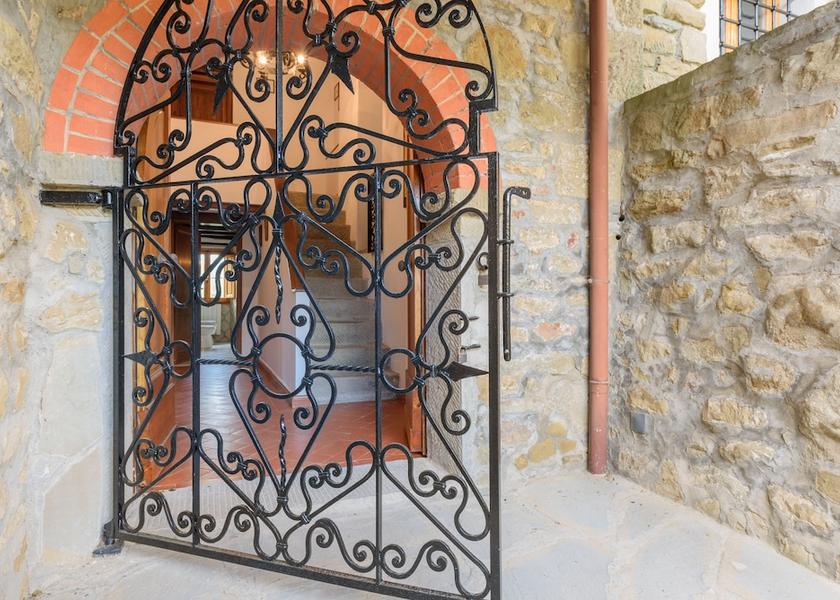 Tuscany Londa Exterior Detail