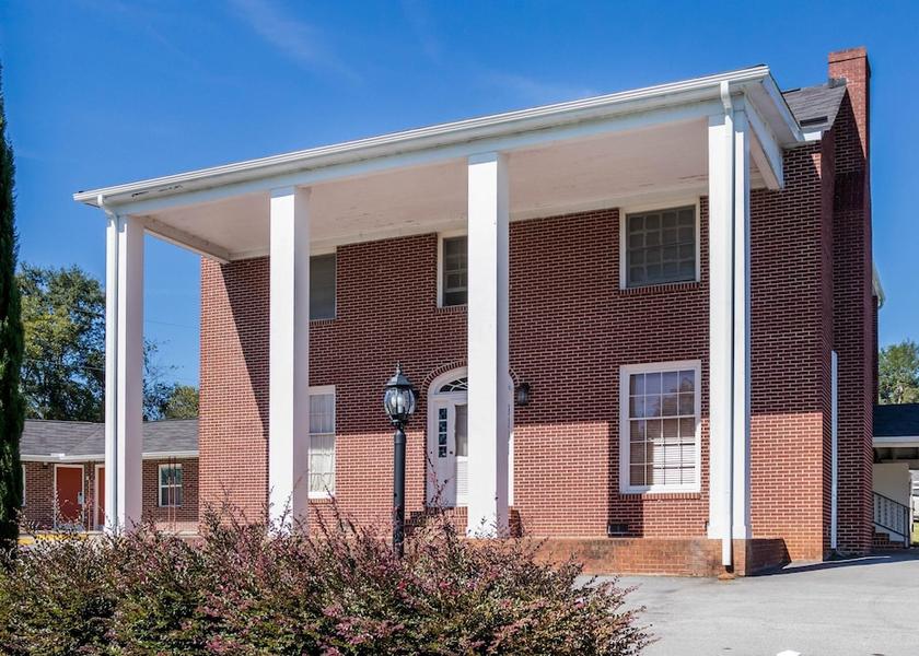 Victoria Walhalla Exterior Detail