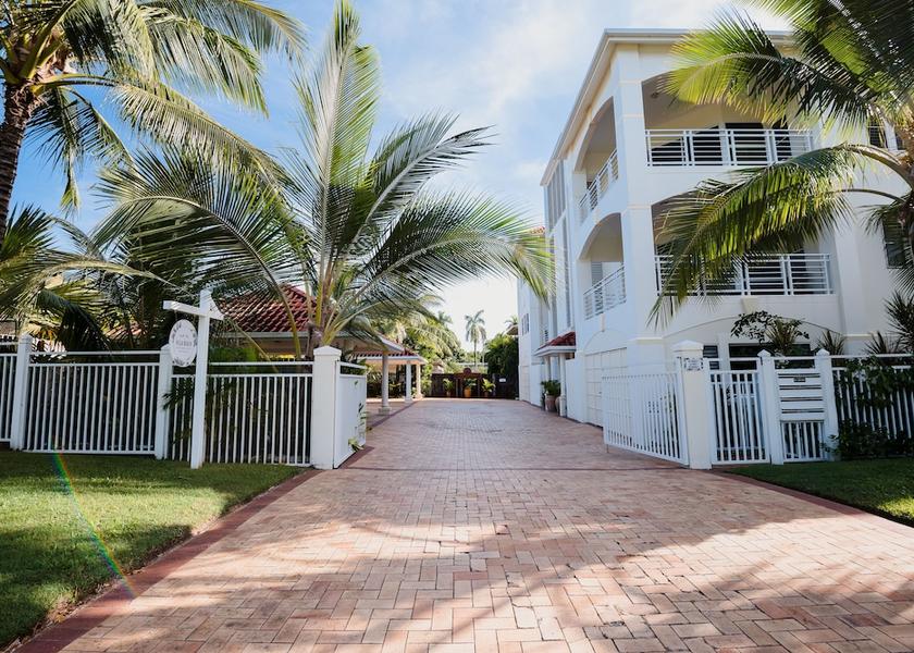 Queensland Clifton Beach Entrance