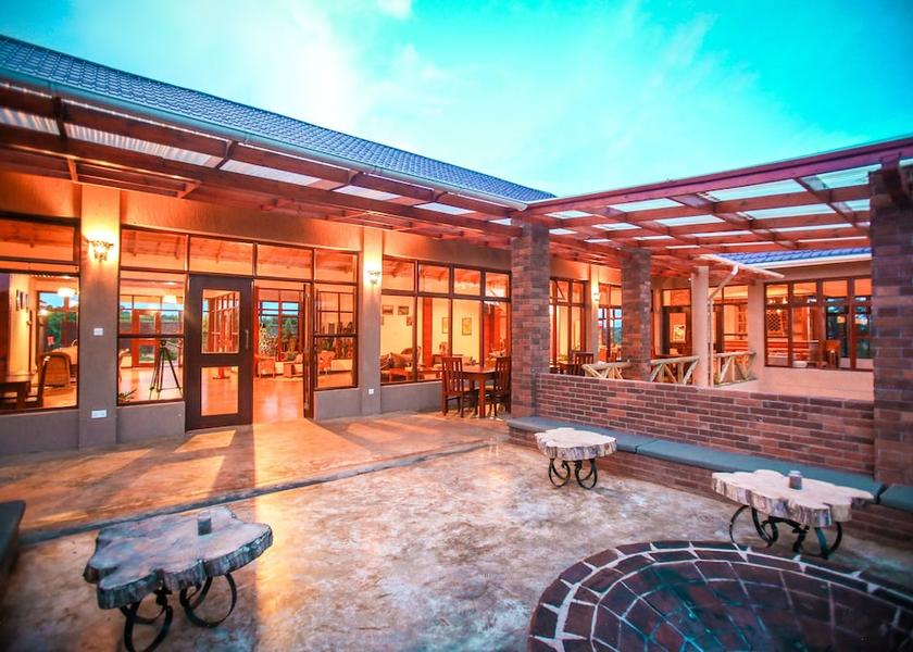  Karatu Interior Entrance