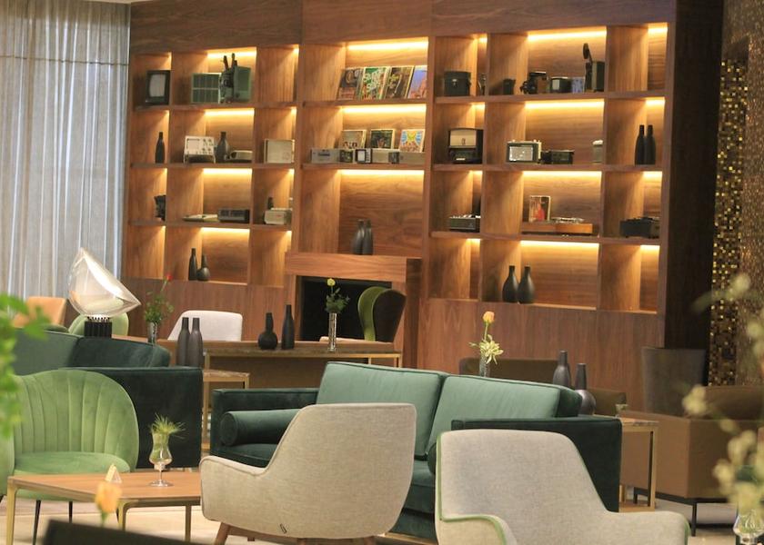  Tunis Interior Entrance