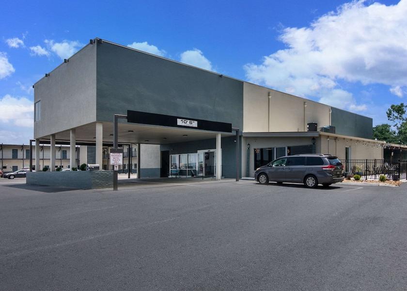 Arkansas Clarksville Exterior Detail