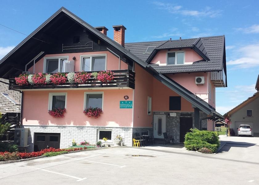  Cerklje na Gorenjskem Front of property