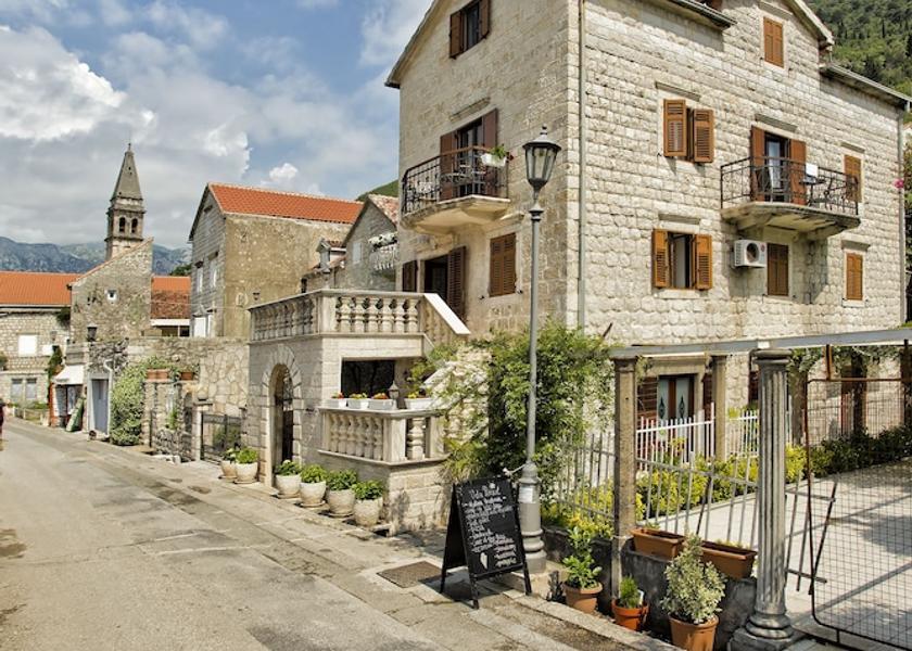  Perast Facade