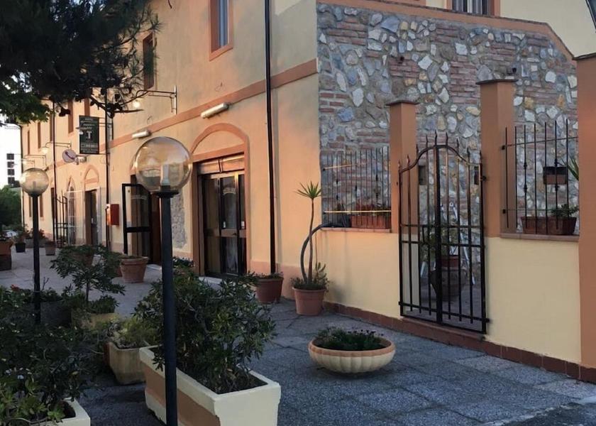 Tuscany Castellina Marittima Facade