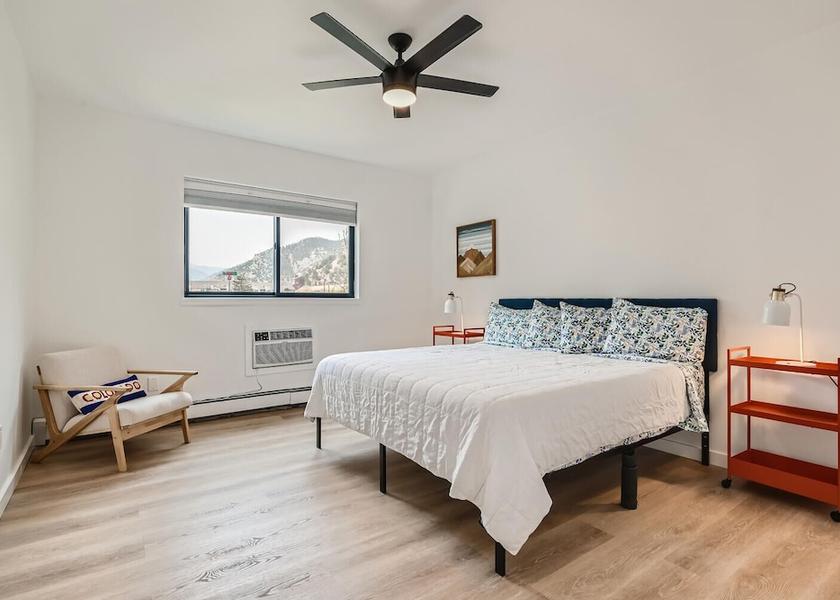 Colorado Idaho Springs Room