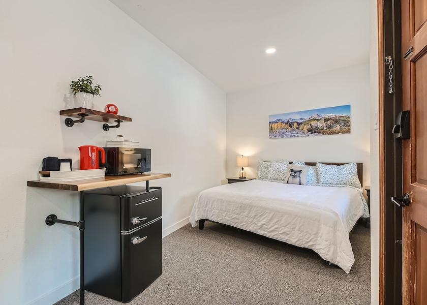 Colorado Idaho Springs Room