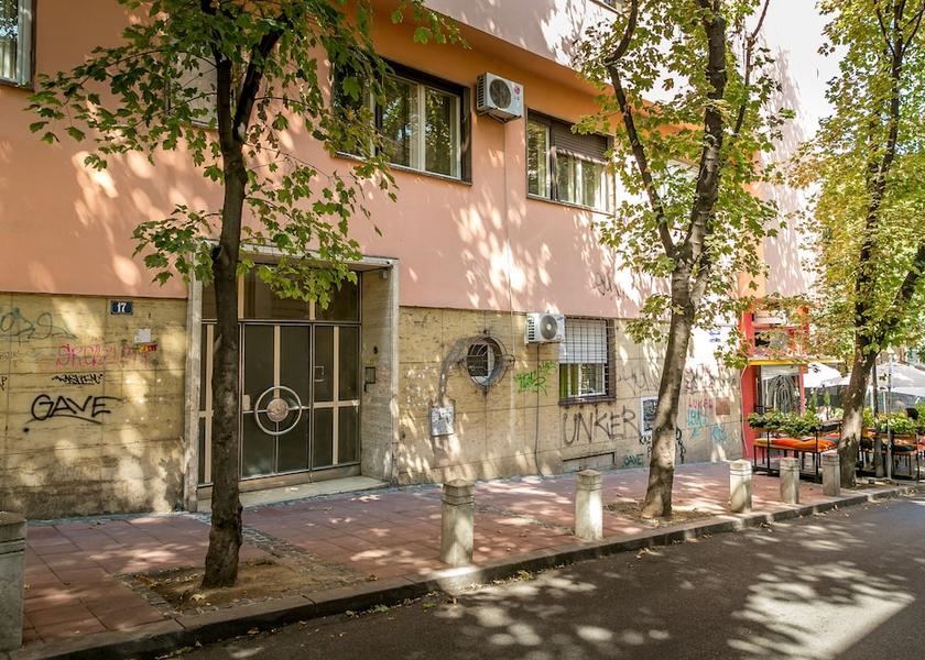 Montana Belgrade Exterior Detail