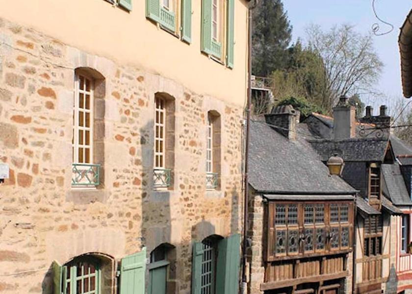 Brittany Dinan Facade