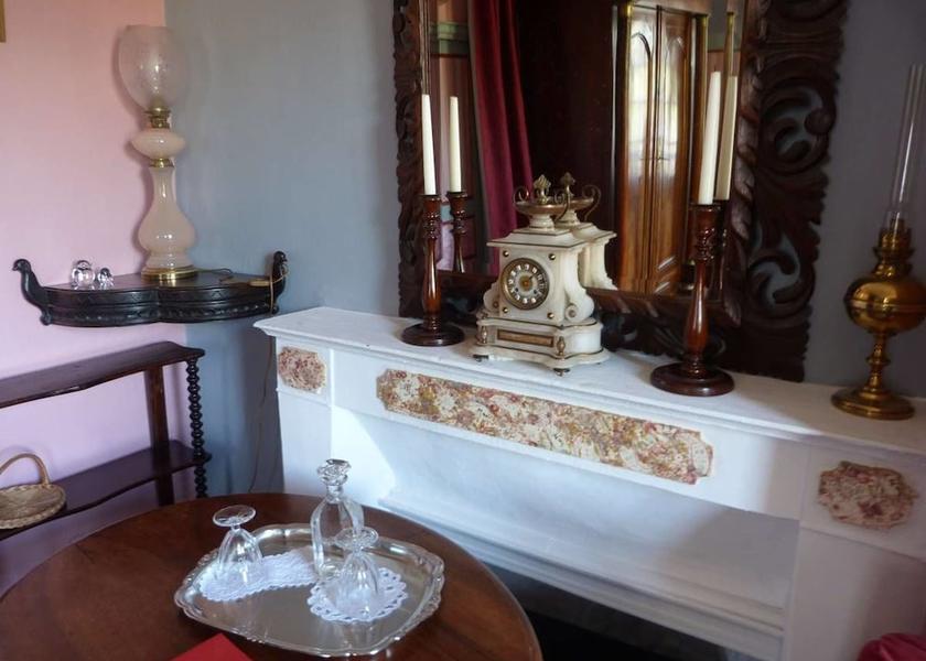 Brittany Dinan Interior Entrance