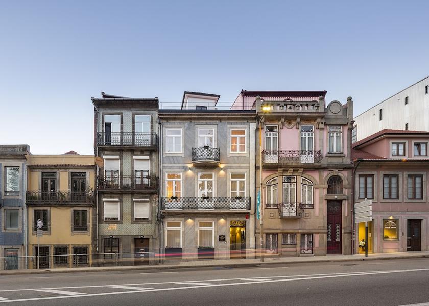 Porto Porto Exterior Detail