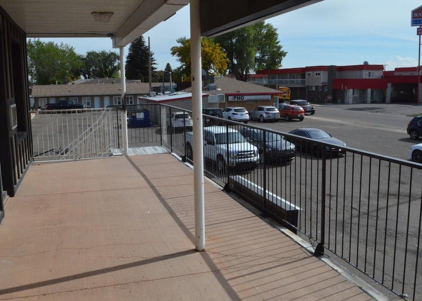 Alberta Medicine Hat Sundeck