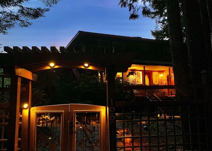 Washington Eastsound Facade