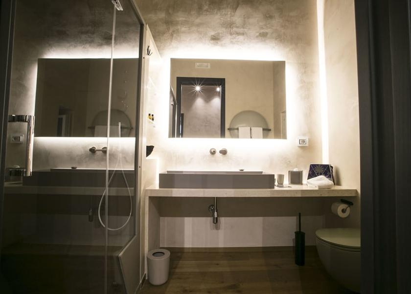 Puglia Trani Bathroom