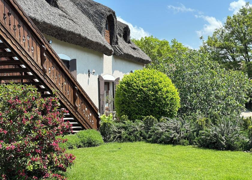  Tihany Exterior Detail