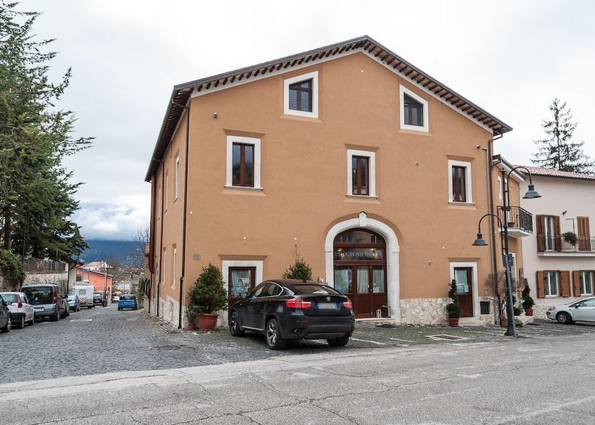 Abruzzo Poggio Picenze Facade